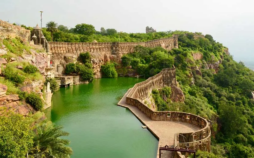 Taxi Service from Udaipur to Chittorgarh