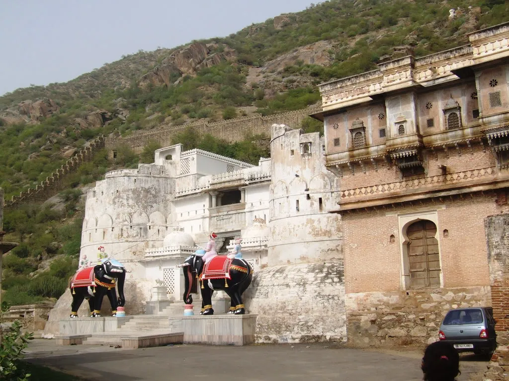 Taxi Udaipur to Sirohi