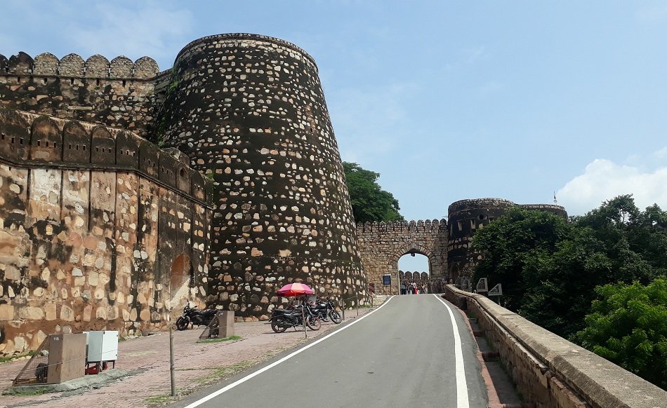 Delhi to Jhansi Taxi